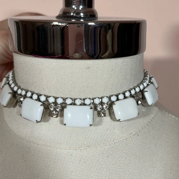 Antique 1940's Retro Art Deco White Milk Glass Emerald Cut Choker Necklace - Picture 3 of 16